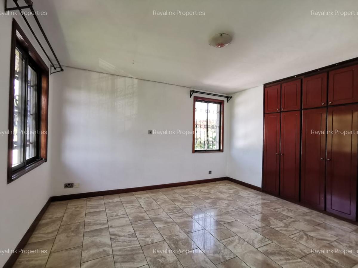 4 Bed Townhouse with En Suite at Grevillea Groove - 15