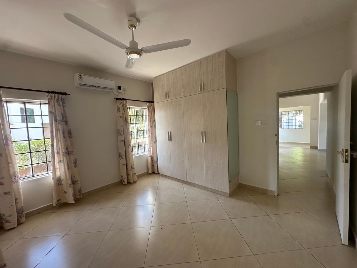 4 Bed Townhouse with En Suite at Moyne Drive - 11