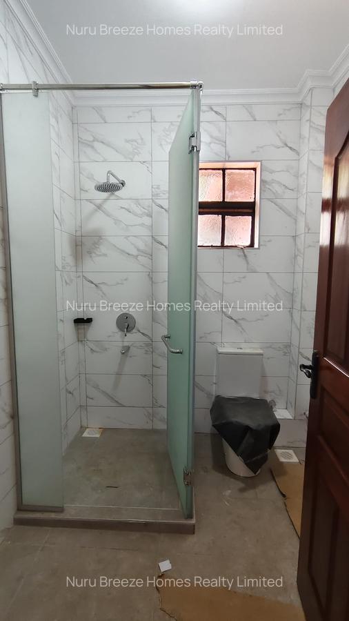 5 Bed House with En Suite in Ridgeways - 18