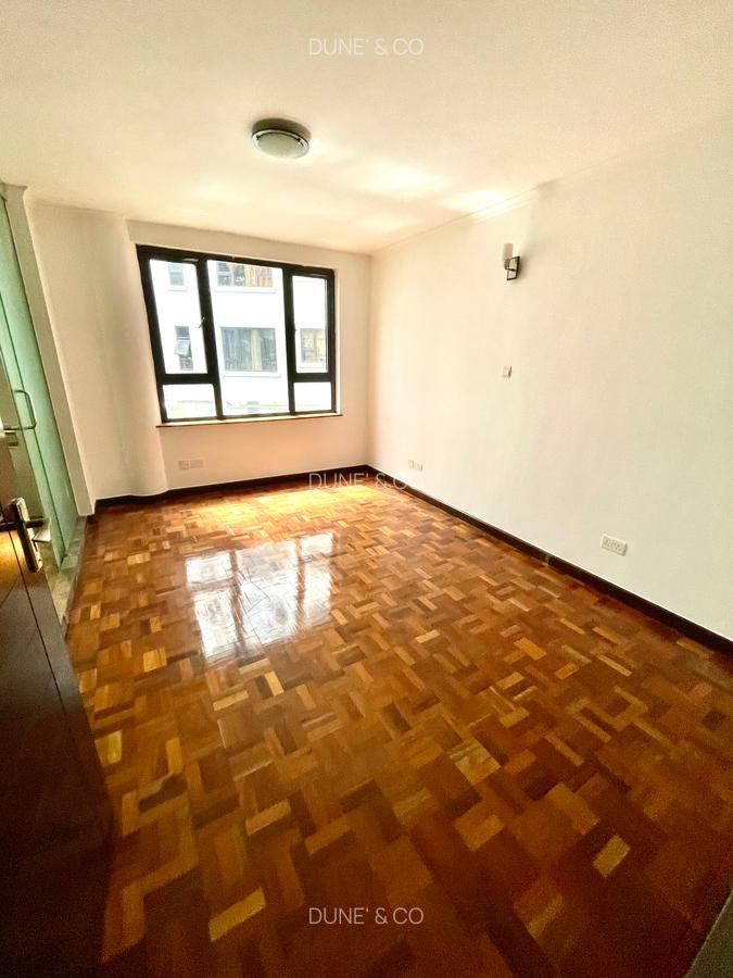 3 Bed Apartment with En Suite in Riverside - 17