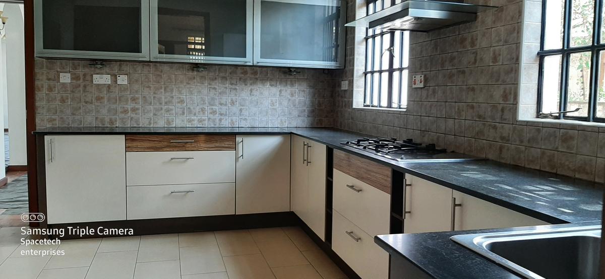 4 Bed Townhouse with En Suite in Lavington - 5