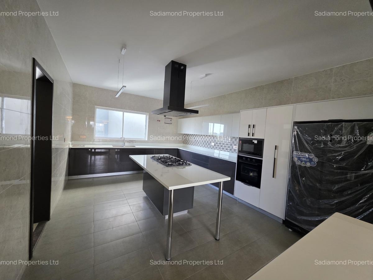 3 Bed Apartment with En Suite in Westlands Area - 1