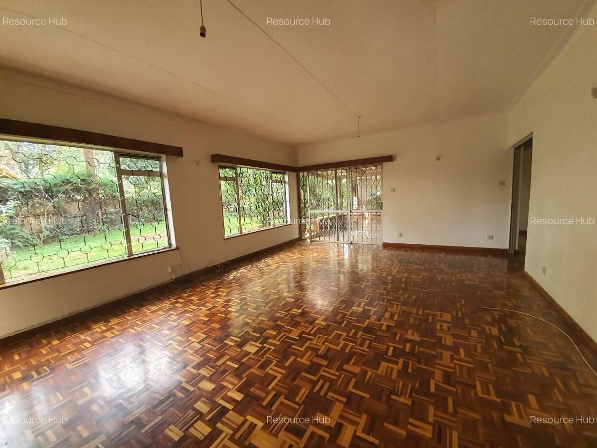 4 Bed Townhouse with En Suite at Lavington - 4