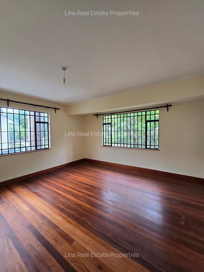 5 Bed Townhouse with En Suite in Lavington - 16