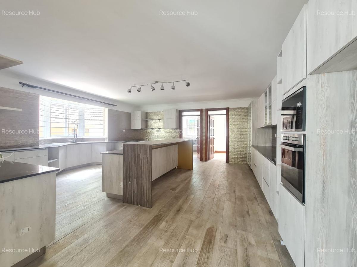 5 Bed Townhouse with En Suite at Rosslyn - 6