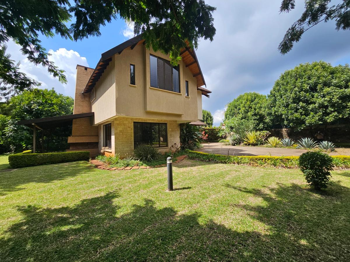 5 Bed House with En Suite in Runda - 10