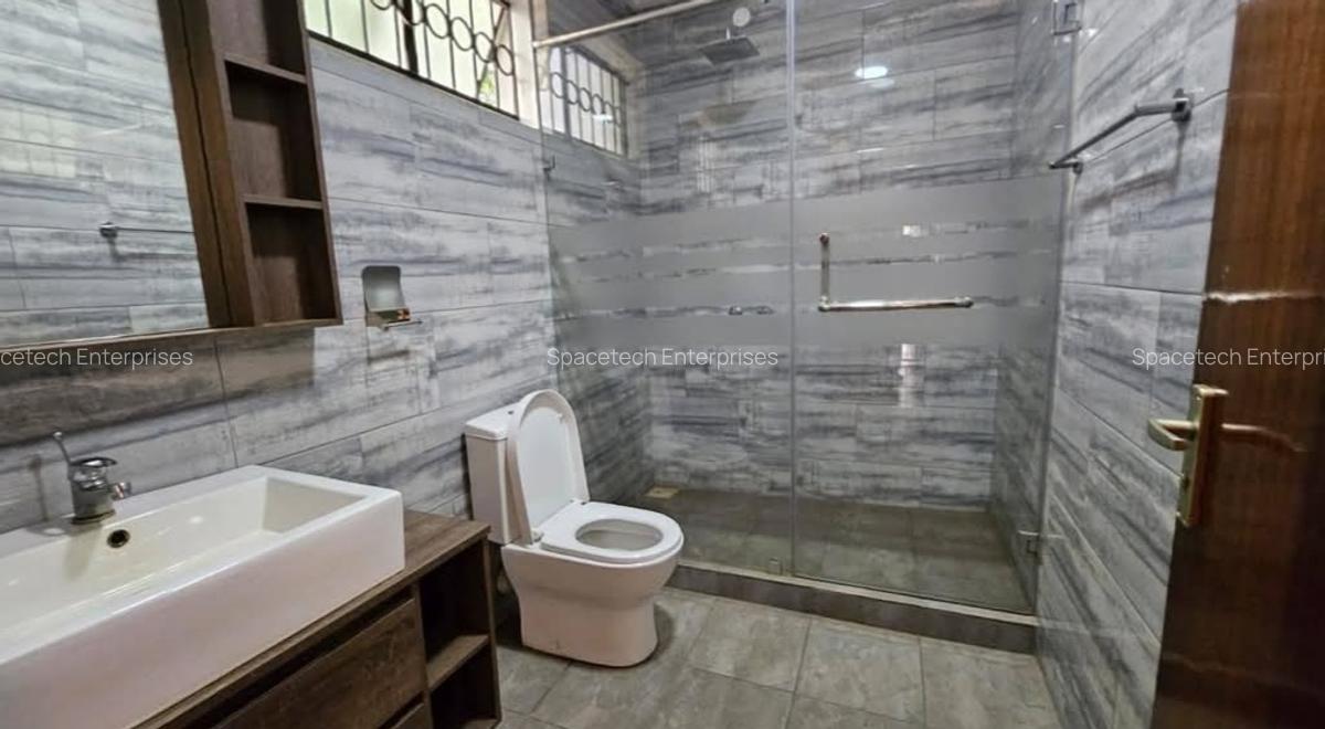 4 Bed House with En Suite in Runda - 7