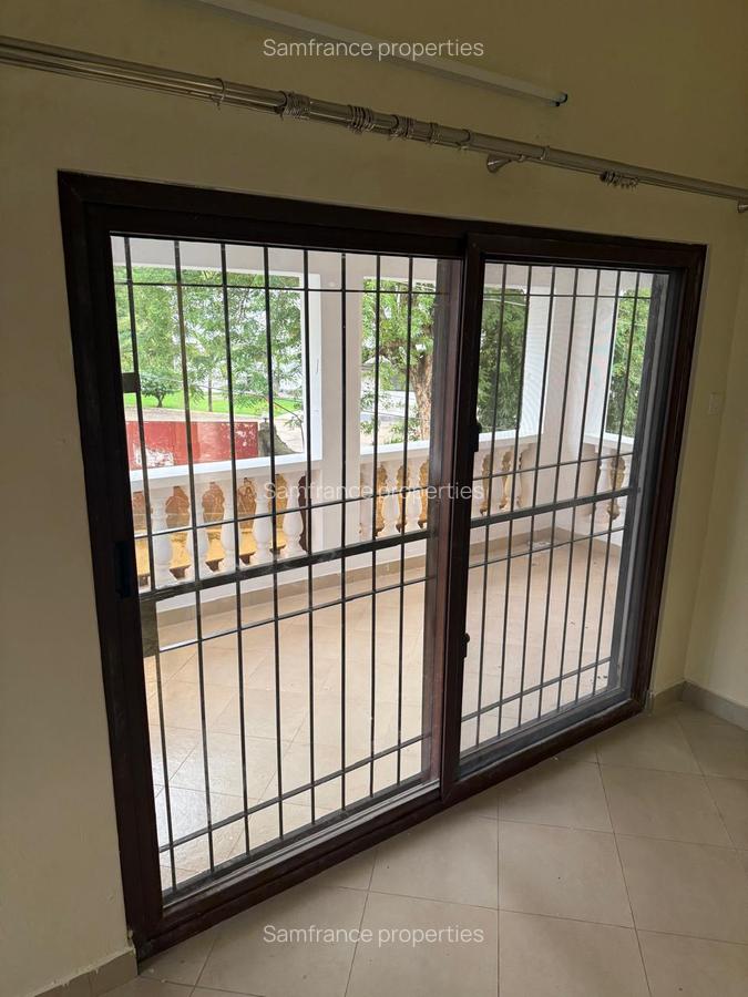 5 Bed Townhouse with En Suite at Greenwood - 13