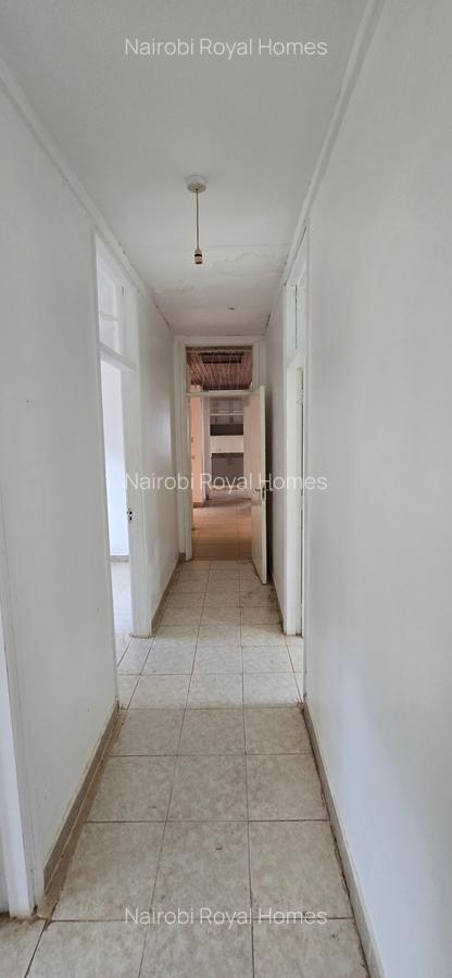 4 Bed House with En Suite at Loresho Road - 10