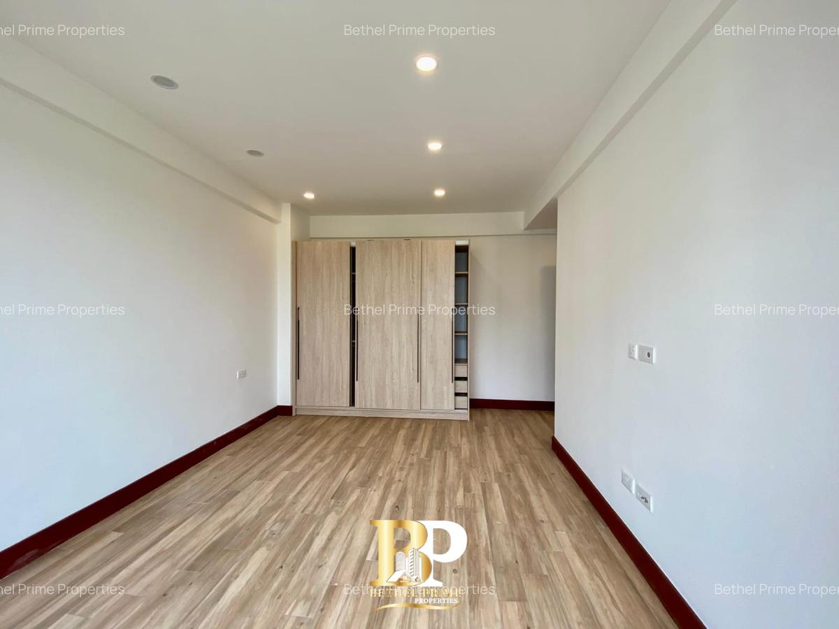 4 Bed Apartment with En Suite in Parklands - 13