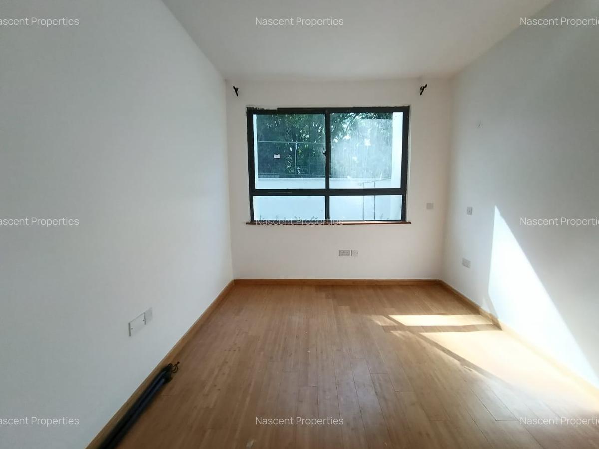 5 Bed Townhouse with En Suite in Lavington - 12