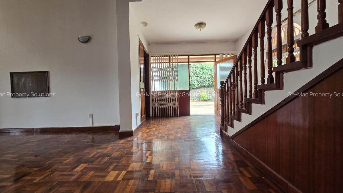 4 Bed House with En Suite in Runda - 10