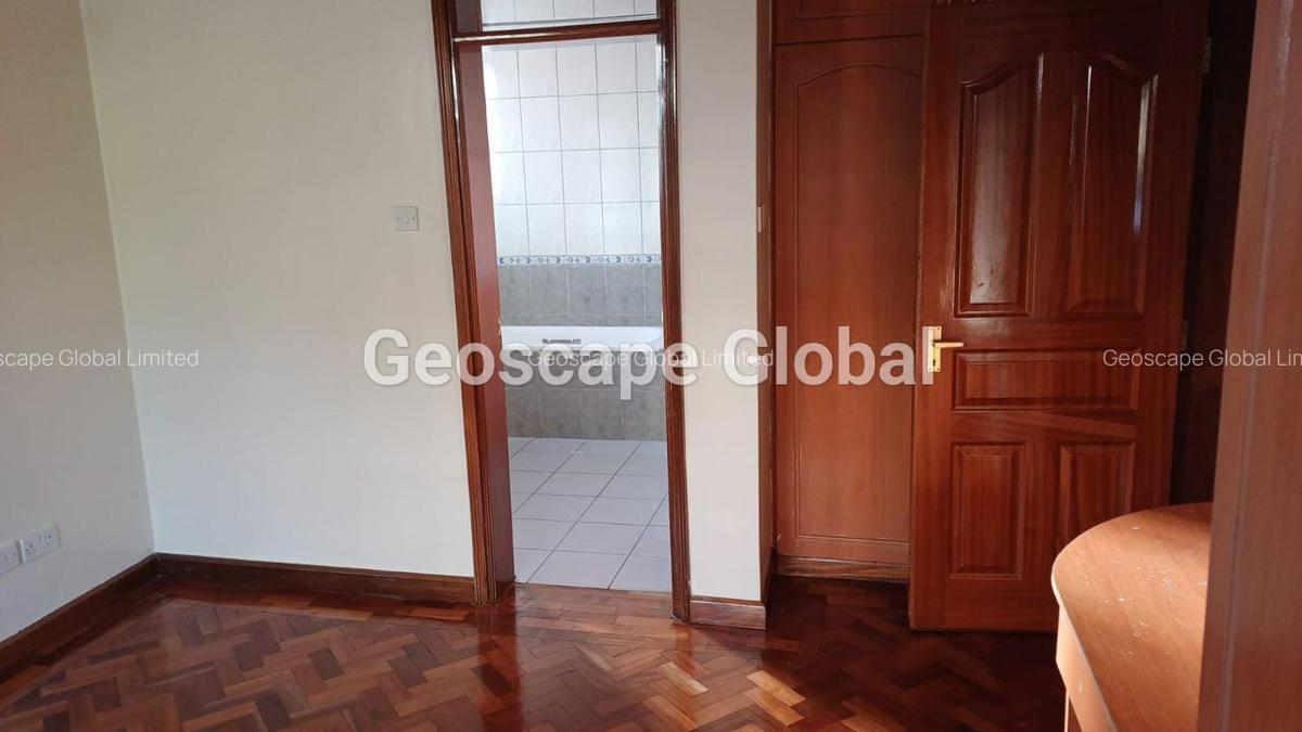 5 Bed House with En Suite in Runda - 11