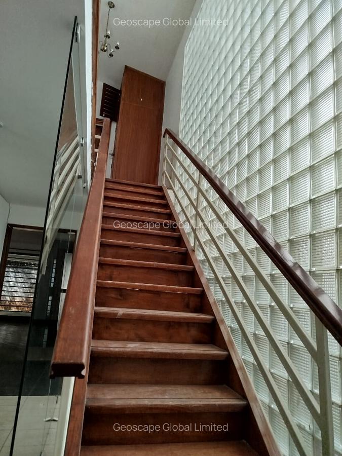 4 Bed House with En Suite in Lavington - 10