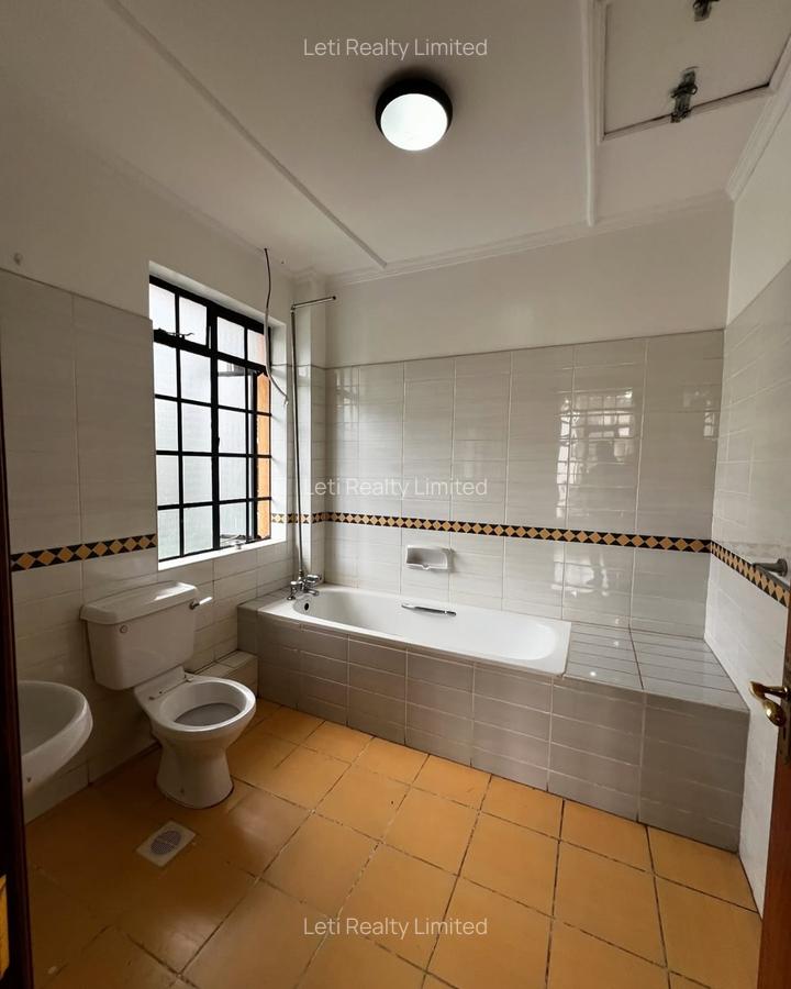 4 Bed Townhouse with En Suite in Lavington - 7