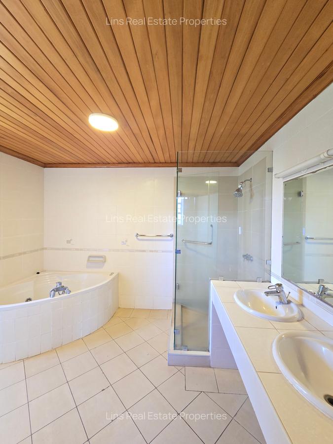 5 Bed House with En Suite in Runda - 11