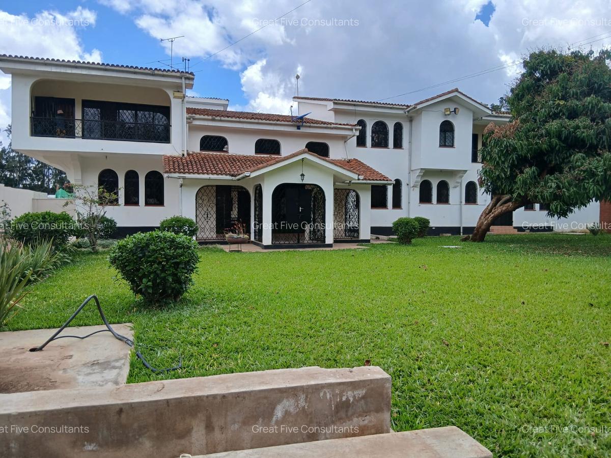 5 Bed Villa with En Suite in Gigiri - 2