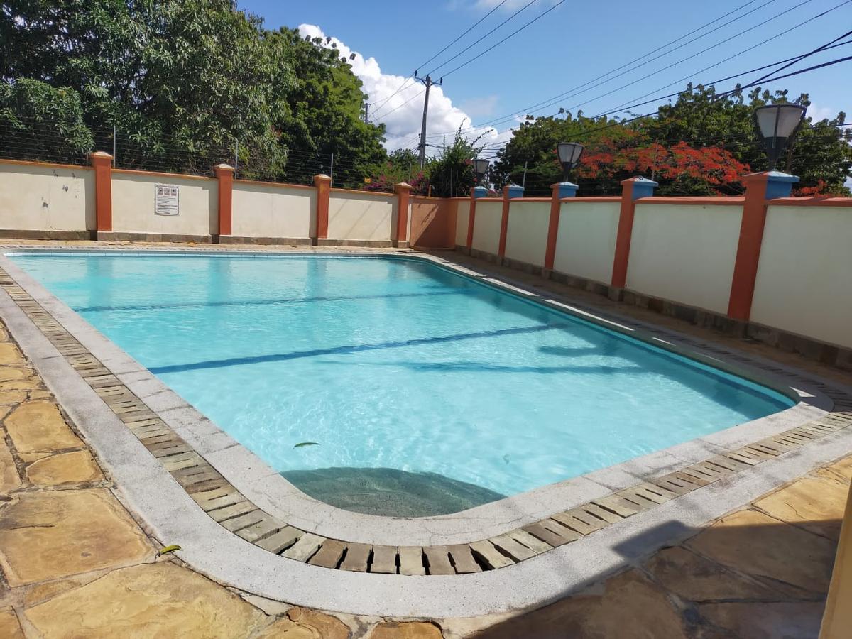 1 Bed Apartment with En Suite in Nyali Area - 2