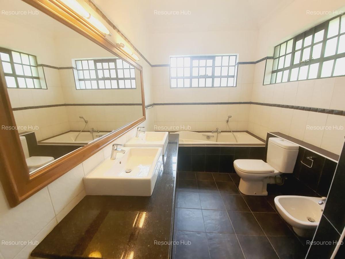 4 Bed Townhouse with En Suite at Peponi Road - 15