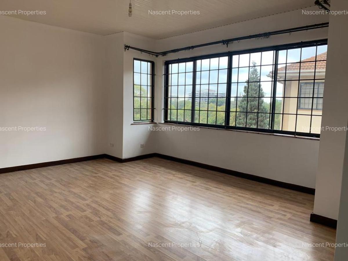 4 Bed Apartment with En Suite at Brookside Dr - 3