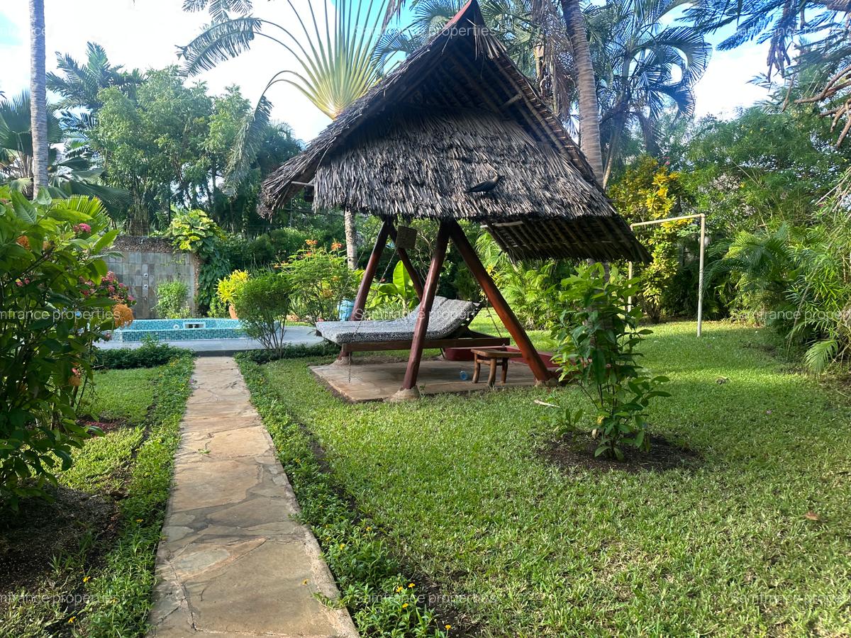 5 Bed Villa with En Suite at Beach Road - 3