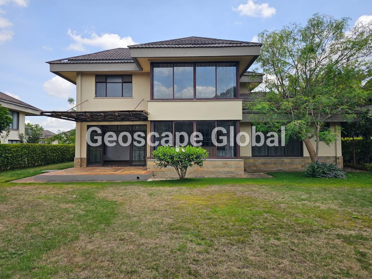 4 Bed House with En Suite in Garden Estate - 2