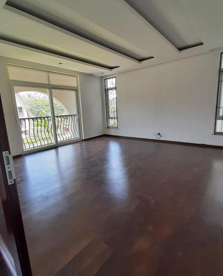 5 Bed Townhouse with En Suite in Lavington - 6