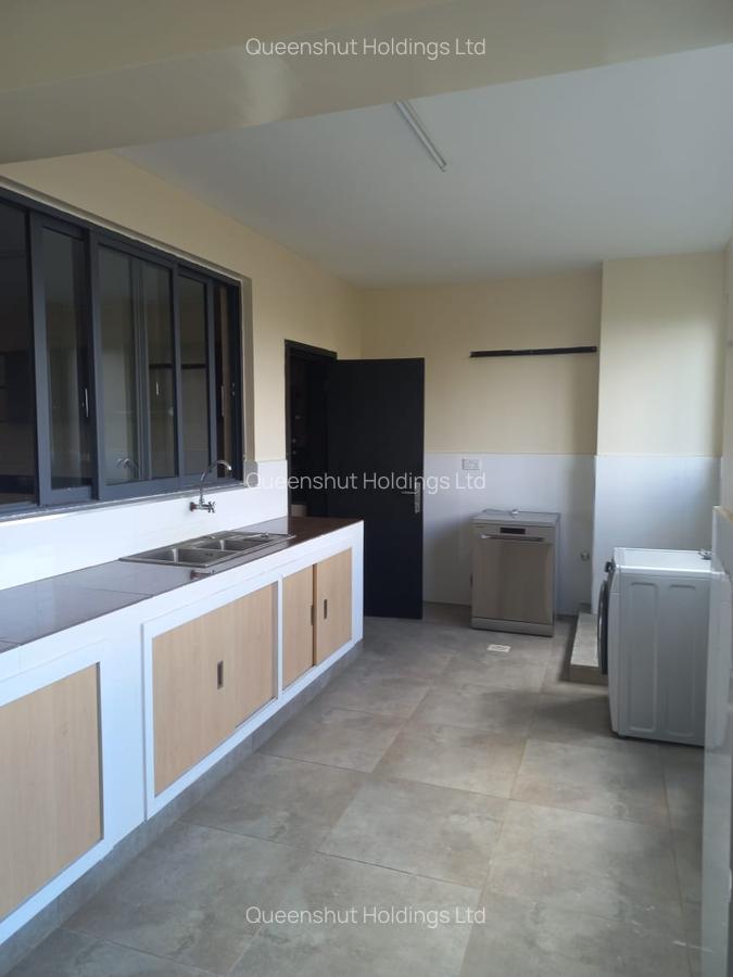 4 Bed Apartment with En Suite in Westlands Area - 11