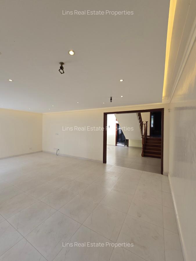 5 Bed Townhouse with En Suite in Westlands Area - 15