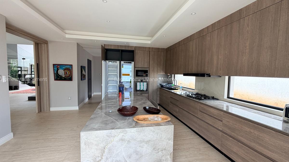 5 Bed Villa with En Suite in Runda - 12