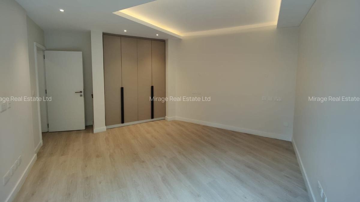 4 Bed Villa with En Suite in Lavington - 16