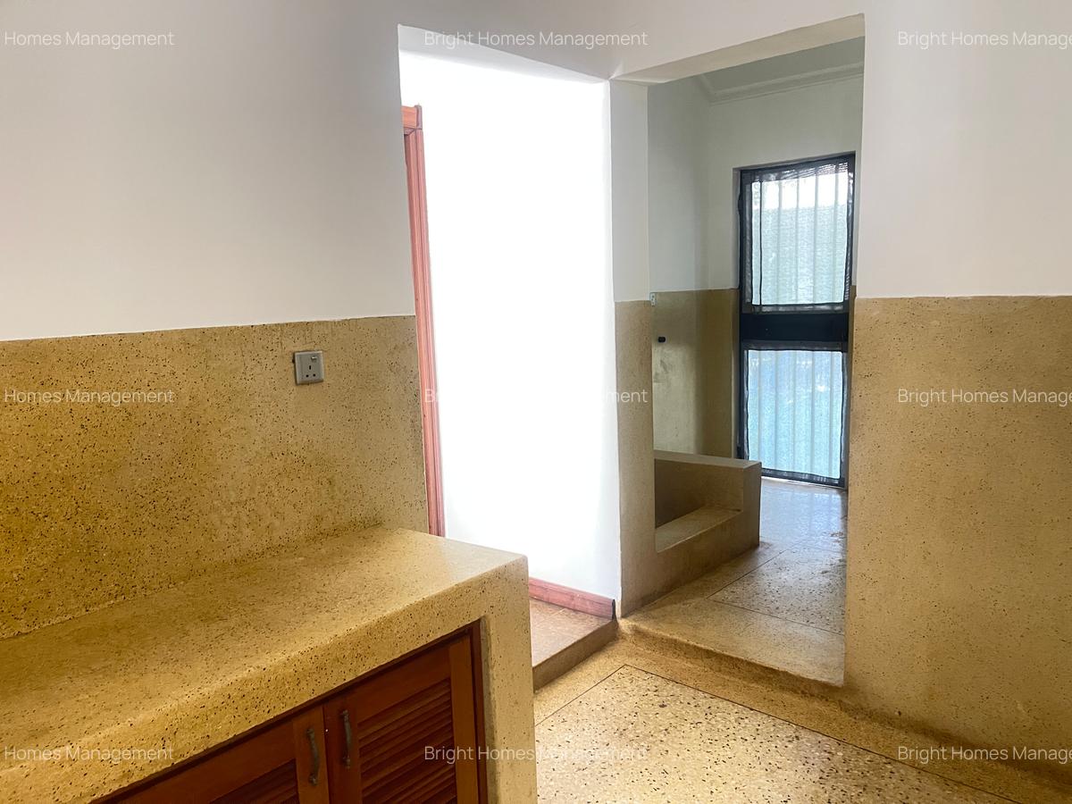 4 Bed Townhouse with En Suite in Spring Valley - 14