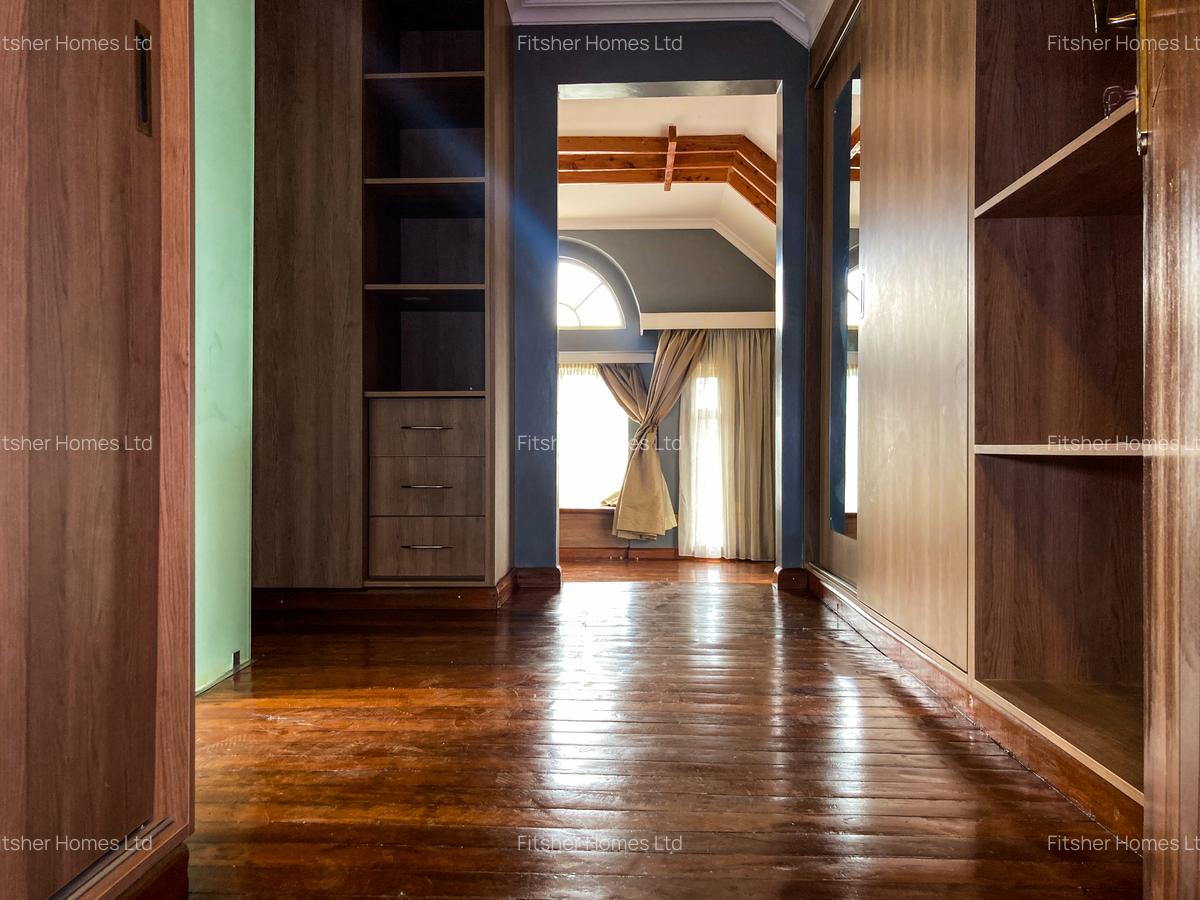 4 Bed House with En Suite in Runda - 20