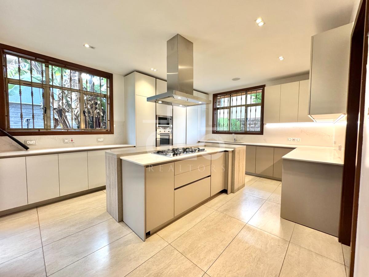 5 Bed House with En Suite in Runda - 10