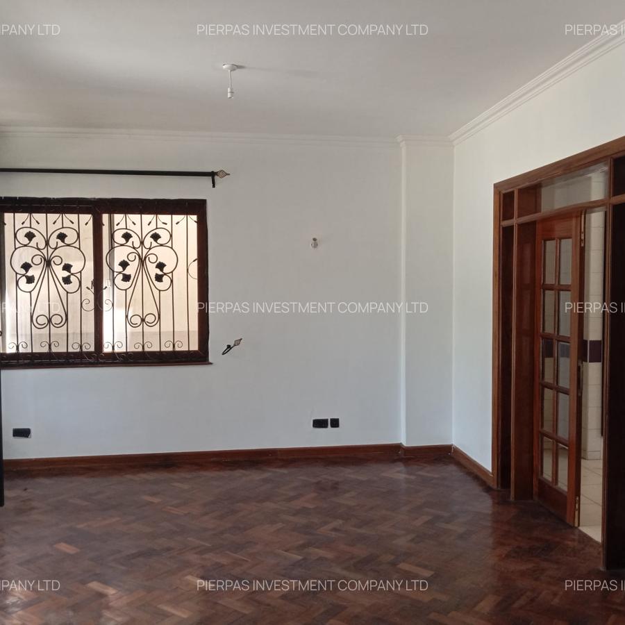 5 Bed Townhouse with En Suite in Lavington - 12