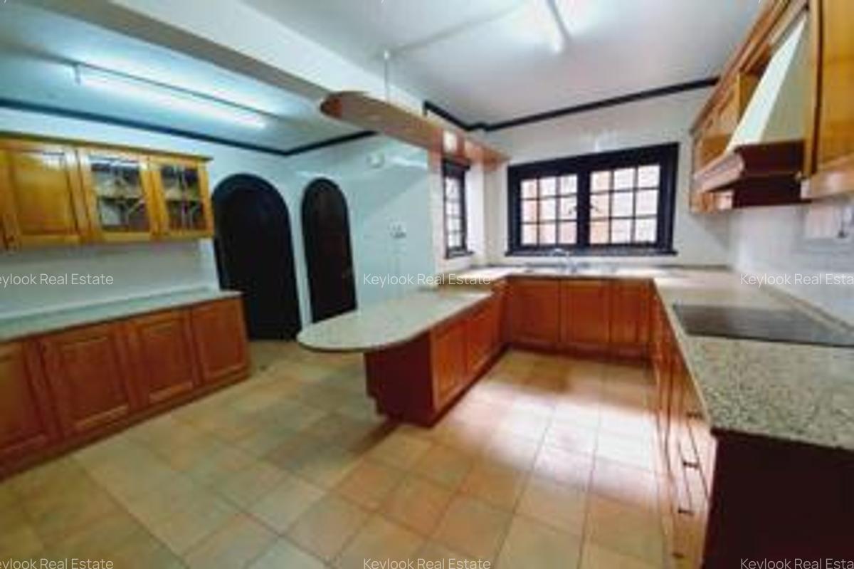 4 Bed Townhouse with En Suite at Riverside Drive - 6