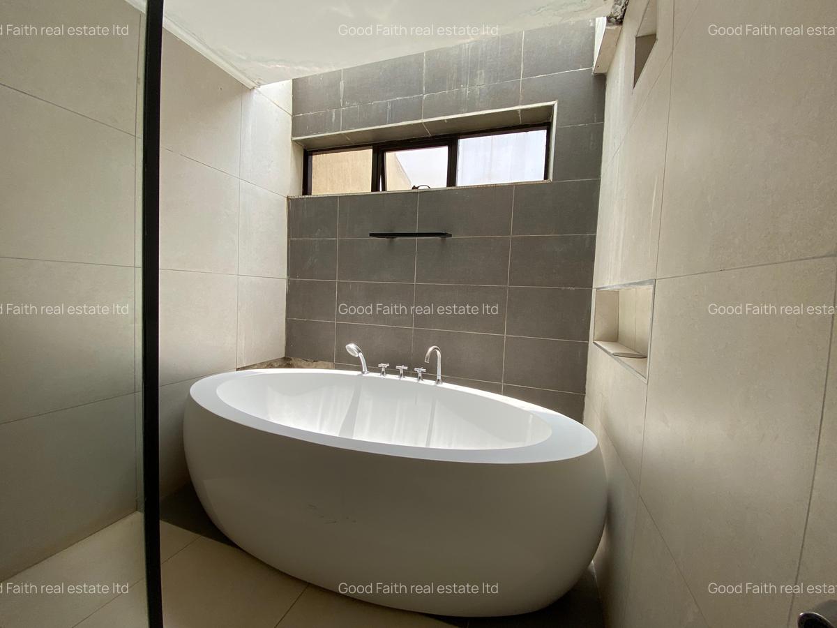 5 Bed House with En Suite in Runda - 15