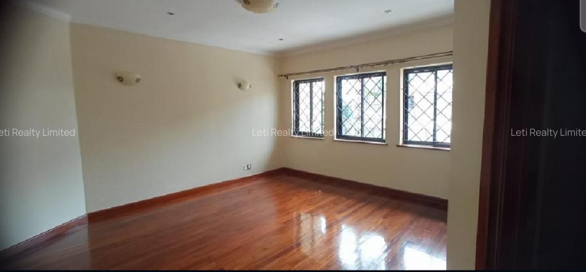 5 Bed Townhouse with En Suite in Lavington - 4