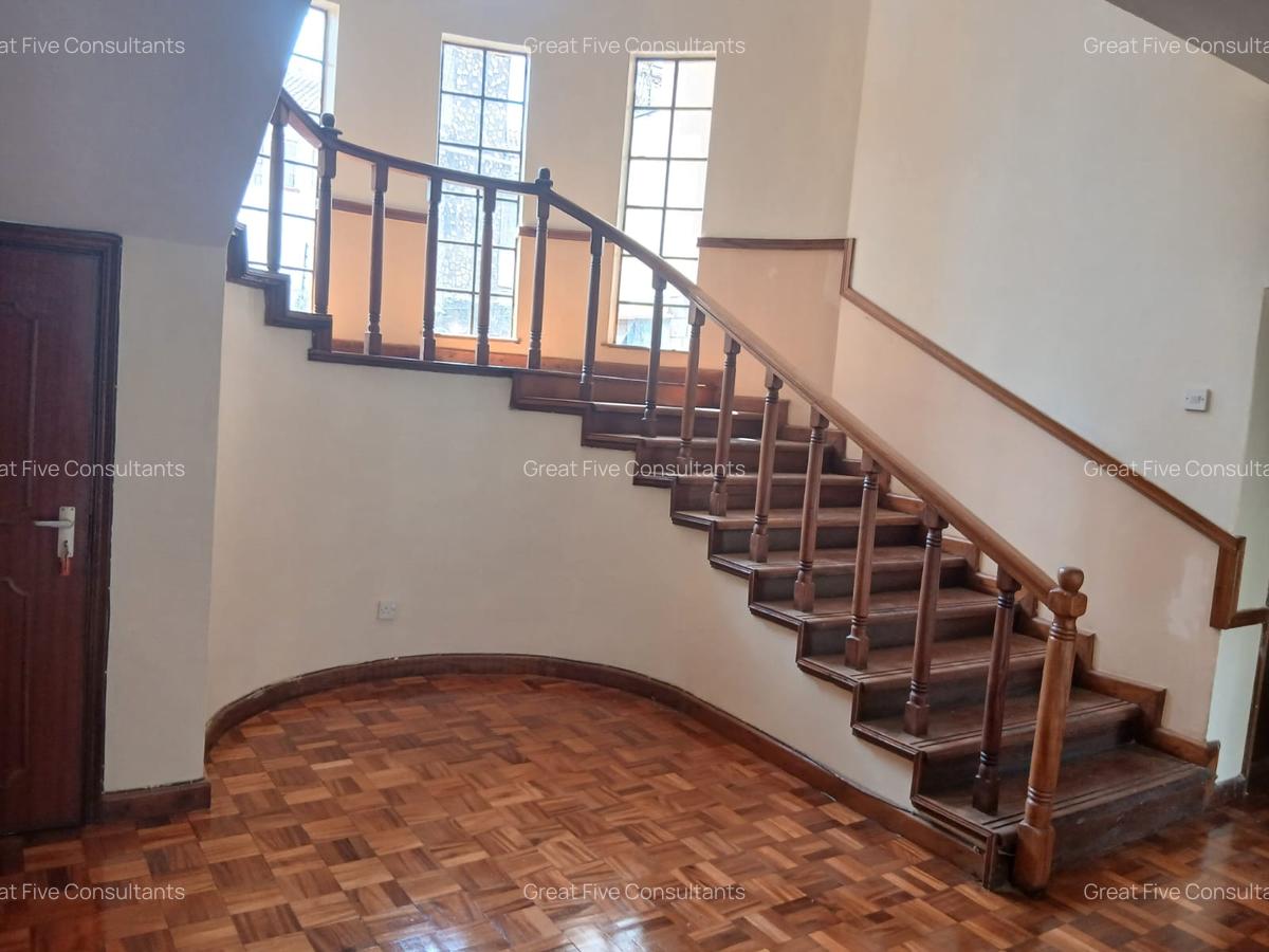 5 Bed Villa with En Suite in Runda - 11