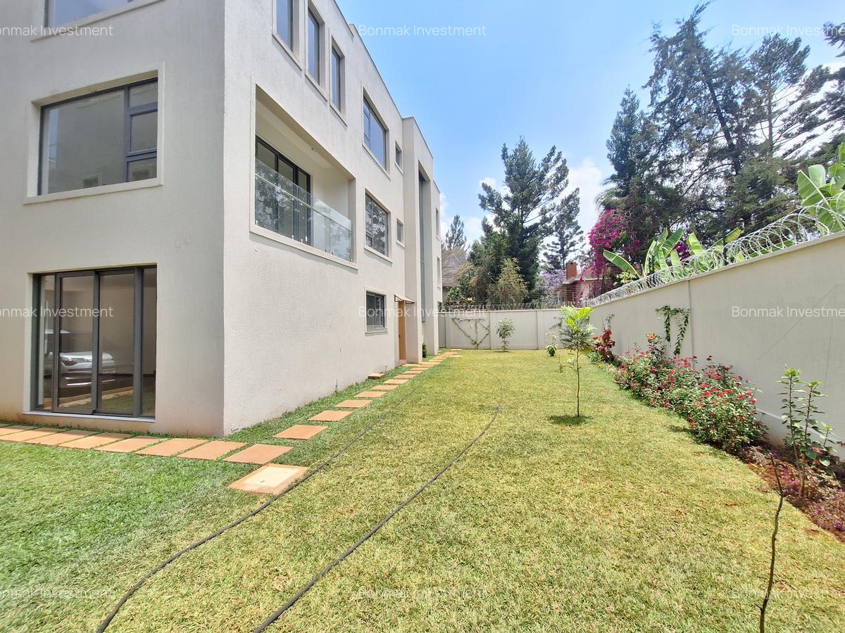 5 Bed Townhouse with En Suite at Lavington Green. - 15