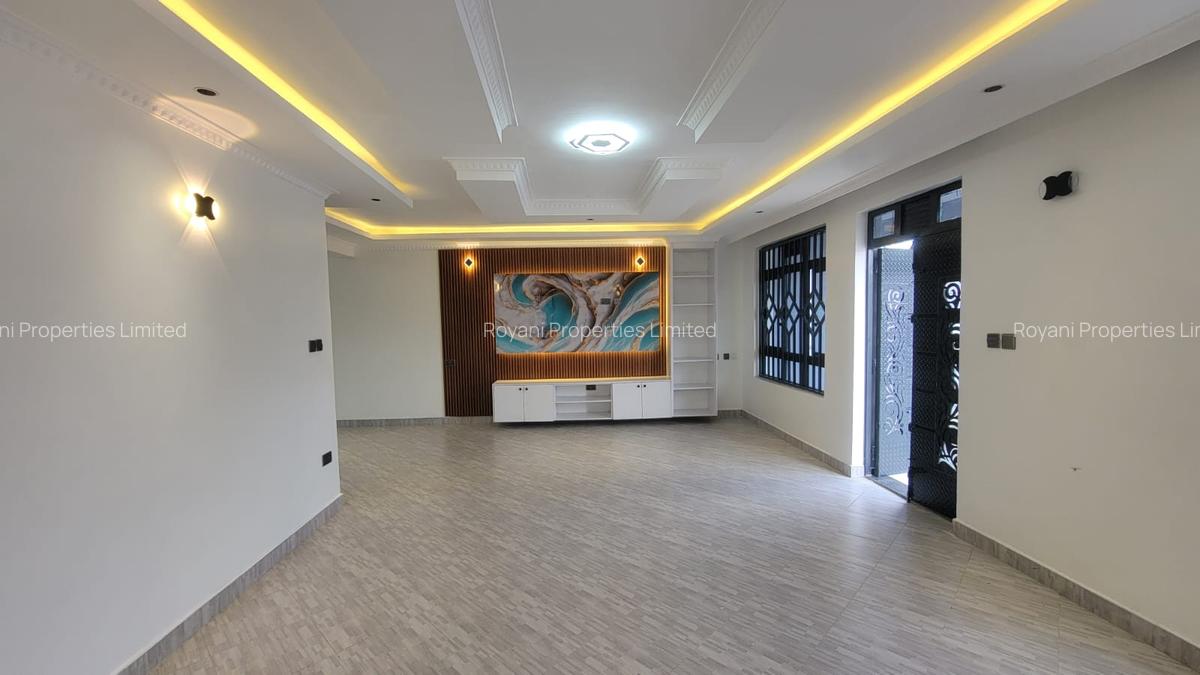 6 Bed House with En Suite in Membley - 2
