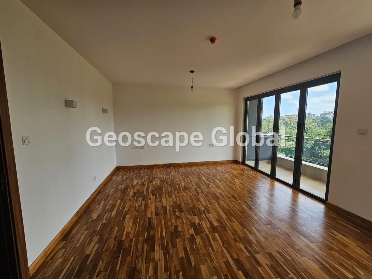 4 Bed Apartment with En Suite in Rosslyn - 2