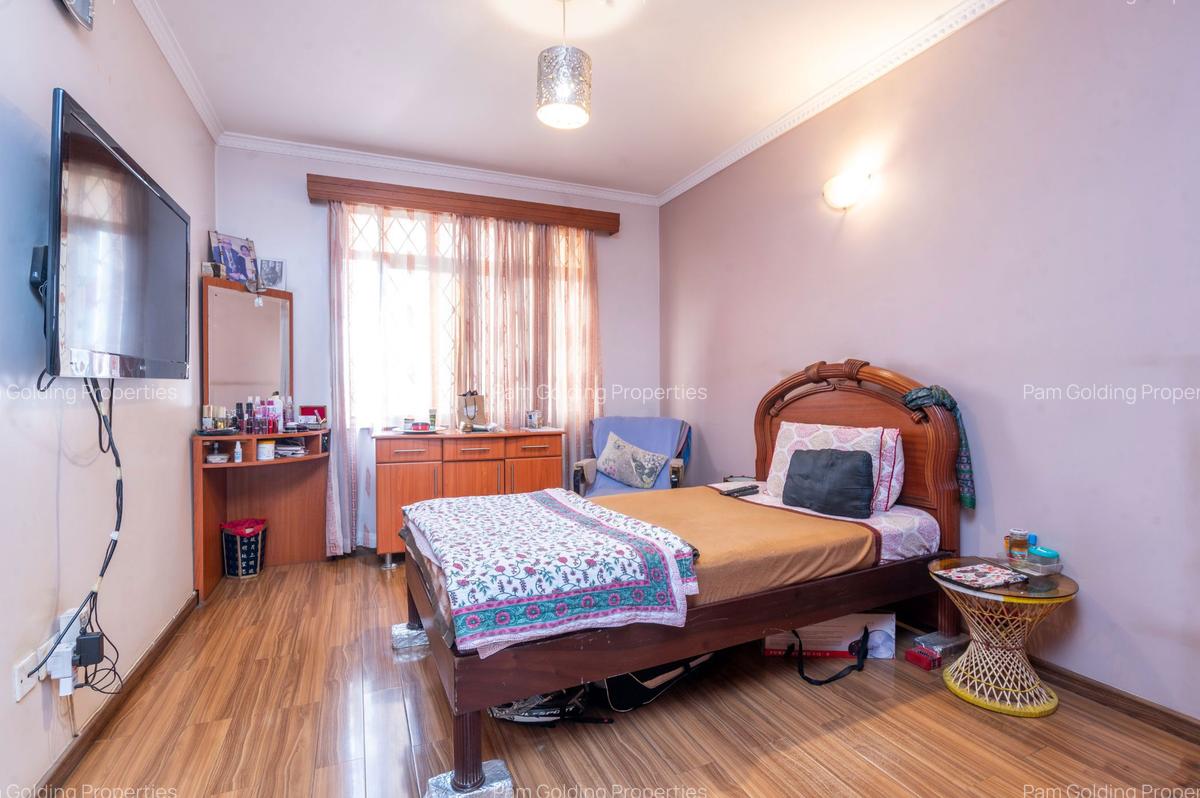 3 Bed Apartment with En Suite at Batu Batu Road - 16