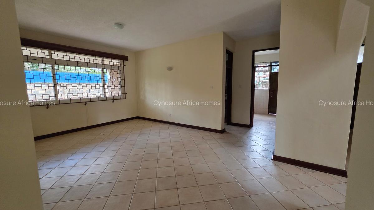 5 Bed Townhouse with En Suite at Lavington - 3