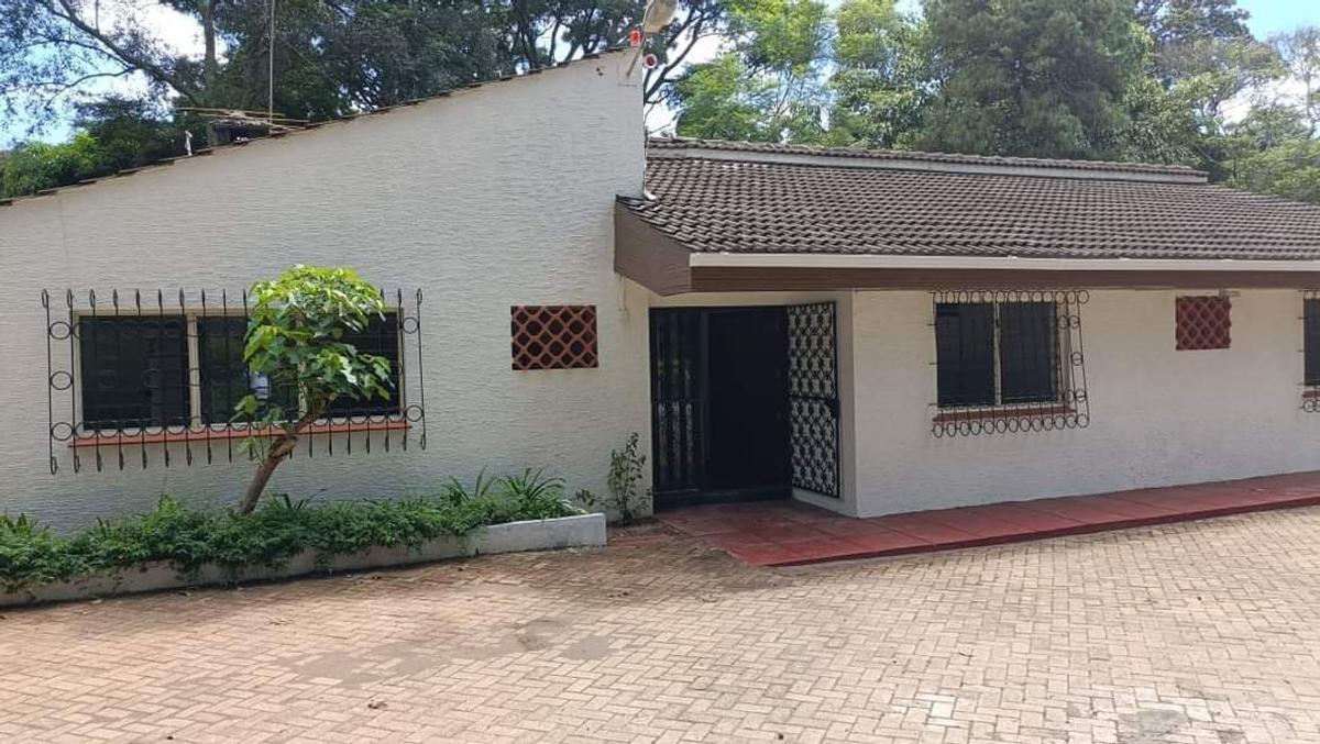 4 Bed House with En Suite at Old Runda - 1