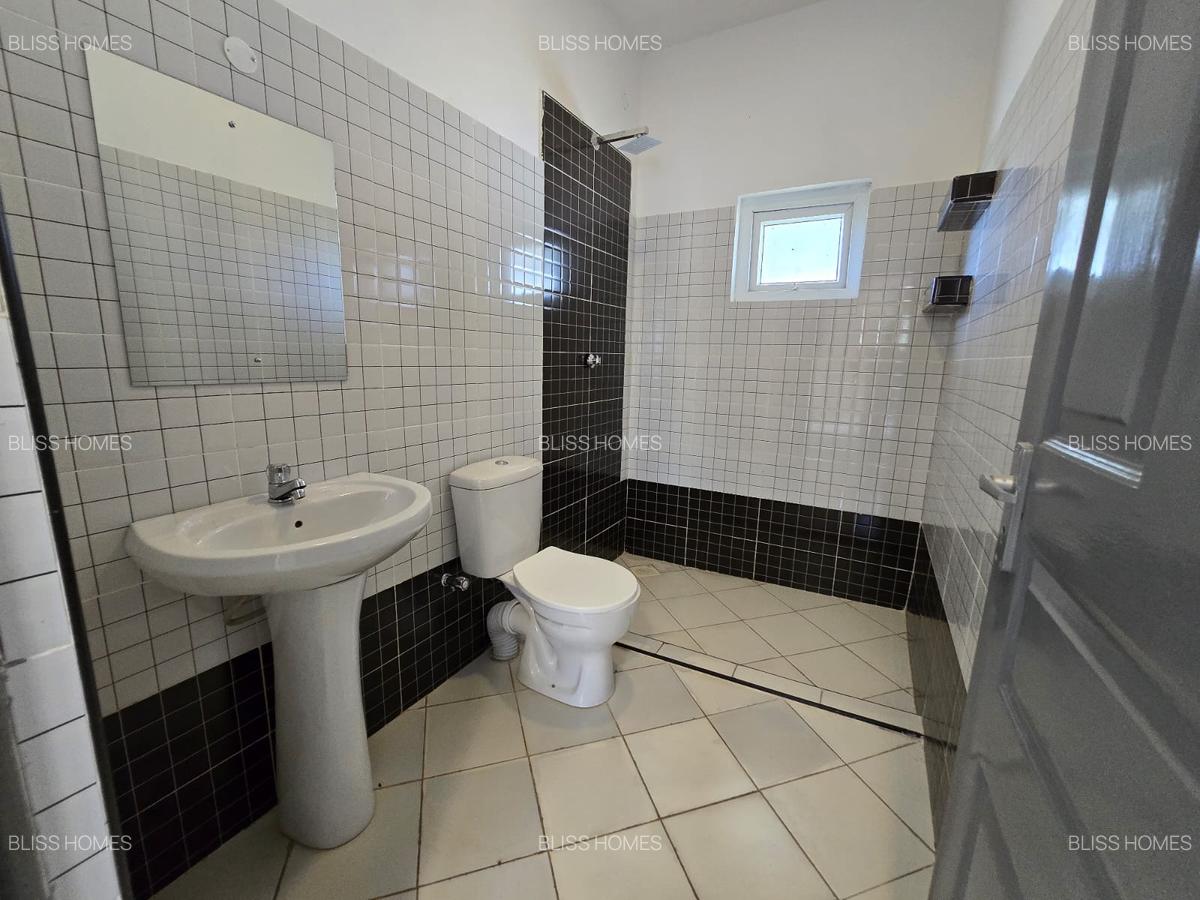 3 Bed Apartment with En Suite at Jcc Road - 18