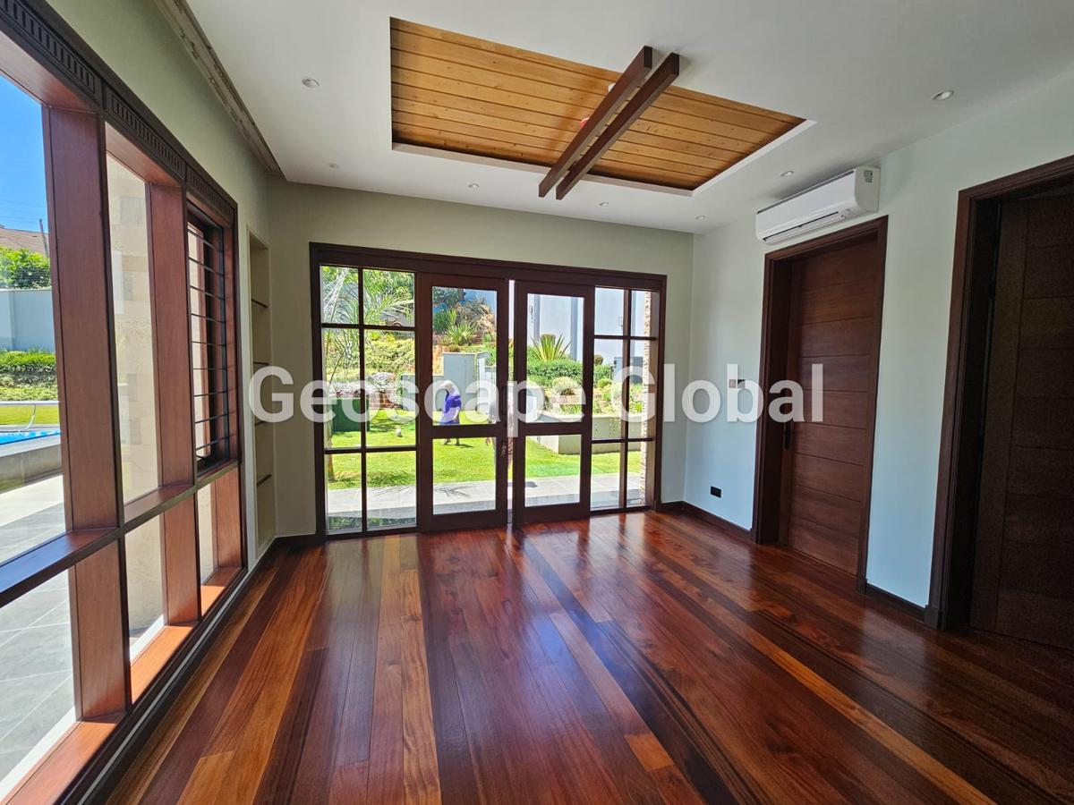 5 Bed House with En Suite in Runda - 3