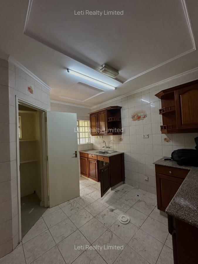 4 Bed Townhouse with En Suite in Lavington - 6