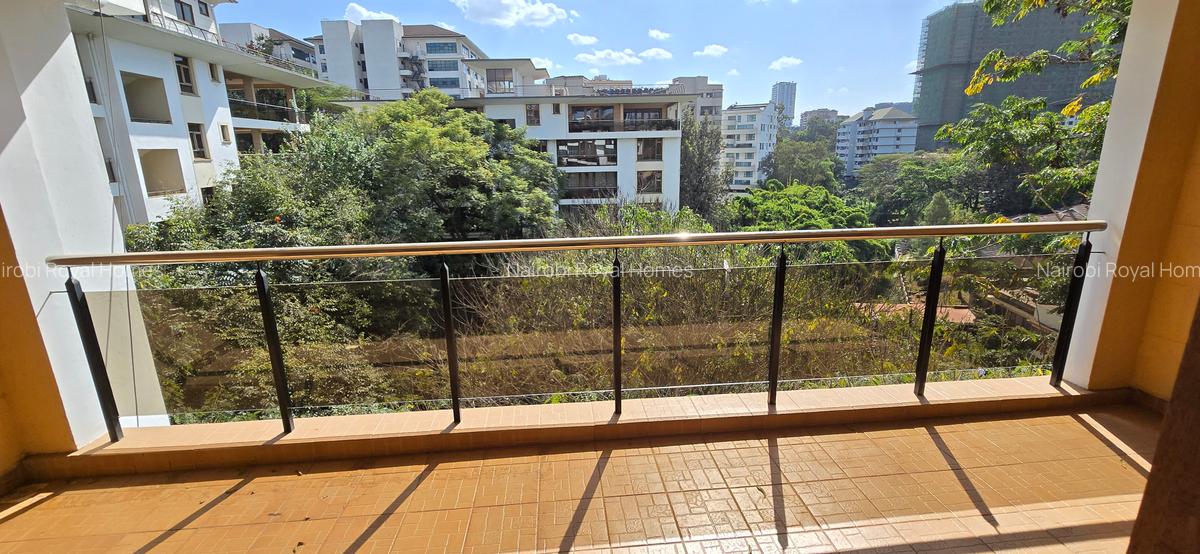 3 Bed Apartment with En Suite at Riverside - 5