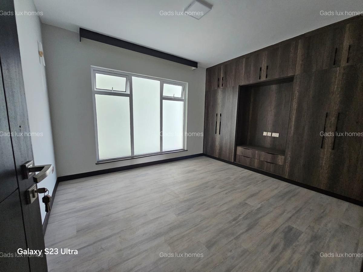 2 Bed Apartment with En Suite at Riverside - 10